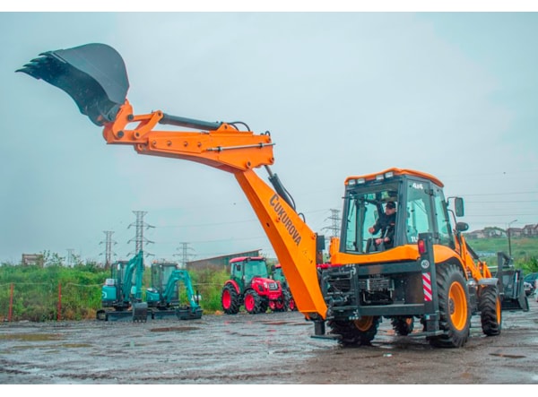 Buldoexcavator CUKUROVA 880 S STAGE V leviere  de vanzare